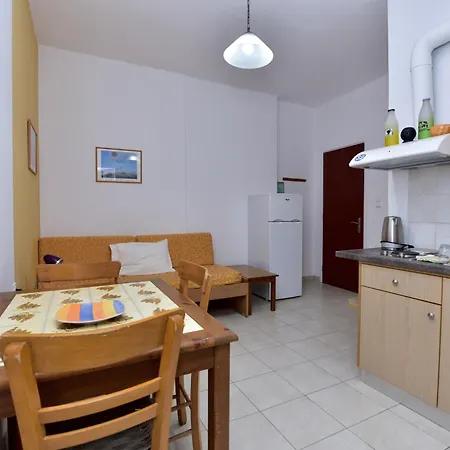 Elizabeth Apartment *