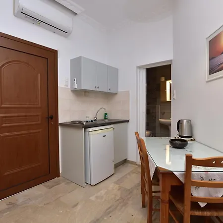 Elizabeth Apartment Palaiochora